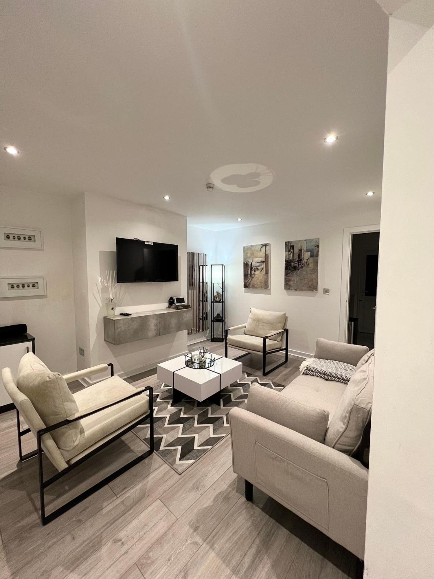 Entire House - Near Etihad Stadium And Central Manchester Extérieur photo