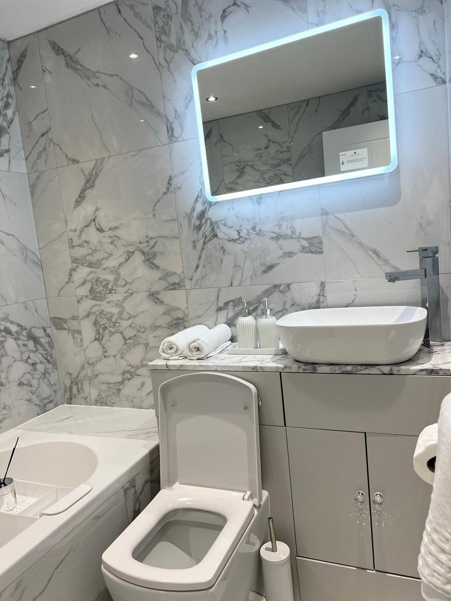 Entire House - Near Etihad Stadium And Central Manchester Extérieur photo